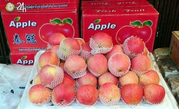 Giữa năm 2012, thông tin táo Fuji xuất xứ từ Yên Bài, Sơn Đông, Trung Quốc được trồng bằng phương pháp ủ bọc nhựa tẩm bột độc hại khiến nhiều người tiêu dùng Việt Nam nhanh chóng quay lưng. 