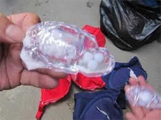 Ngày 30/10/2012, nhiều người dân ở Hecman, TP.Vinh (Nghệ An) cho biết, phát hiện có chứa nhiều gói thuốc lạ trong áo ngực có xuất xứ Trung Quốc. Chi cục Quản lý thị trường Hà Nội đã công bố kết quả phân tích chất lạ có nguy cơ ung thư từ dầu khoáng.