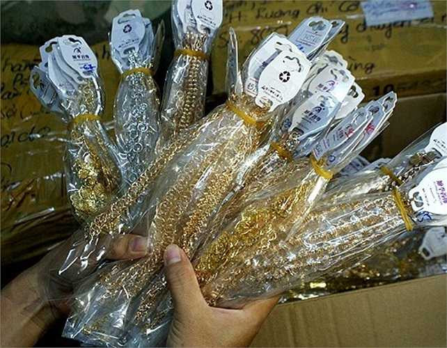 Ngày 14/3/2014, Chi cục Quản lý thị trường TP. HCM cho biết đã phát hiện 3 mẫu trang sức nhiễm chất Cadimi có nguồn gốc từ Trung Quốc. Số nữ trang này có chứa cadimi là một chất gây độc cấp nếu tiếp xúc qua ăn uống. 