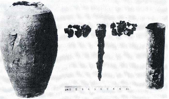 Pin đã được phát minh trước cả Volta vào năm 250 trước Công nguyên bởi người Parthia, với nguyên liệu là bình đất sét, các tấm kẽm, đồng. Du khá thô sơ nhưng loại pin cổ đại này vẫn có hiệu quả duy trì dòng điện trong thời gian đủ dài. 