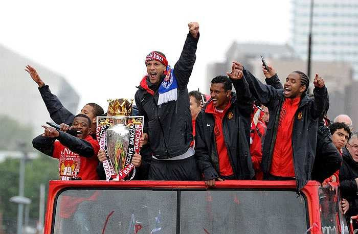 Bắt đầu từ việc Ronaldo, Tevez ra đi, Man Utd của Ferdinand đã phải chờ thêm 2 năm nữa mới có chức vô địch Premier League 2010-2011