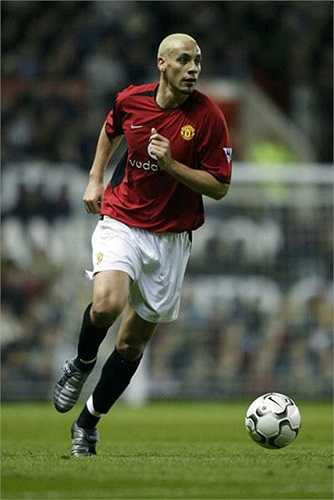 Mặc dù vậy, Rio vẫn được Quỷ đỏ tin tưởng. Ngày 8/8/2004, sau khi hết án treo giò, Ferdinand được Man Utd ký hợp đồng mới có thời hạn 4 năm