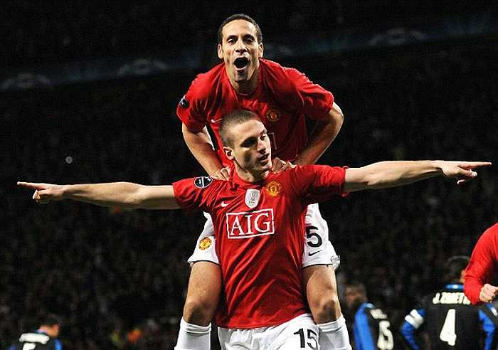 3 năm trắng tay của Man Utd được kết thúc bằng sự xuất hiện của Nemanja Vidic, đối tác cực kỳ ăn ý sau này của Ferdinand