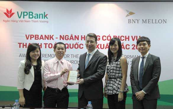 Đại diện VPBank nhận giải “Ngân hàng có chất lượng thanh toán quốc tế xuất sắc: từ Ngân hàng The Bank of New York Mellon