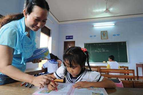 Cô Bùi Thị Nhung ở Trường Sa