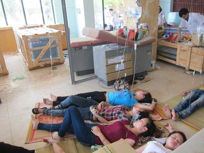 Kinh hoàng hàng nghìn công nhân ở Thanh Hóa nôn mửa, ngất xỉu