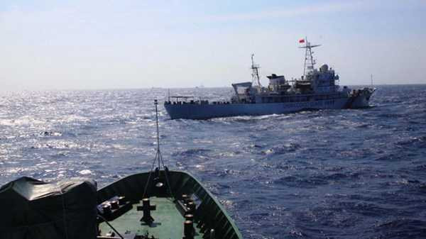 Tàu Trung Quốc cắt ngang cản trở tàu CSB 8003 của Việt Nam hoạt động chấp pháp trên biển chủ quyền