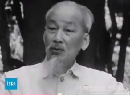 Chủ tịch Hồ Chí Minh trả lời phỏng vấn báo chí Pháp. (Ảnh cắt ra từ clip)