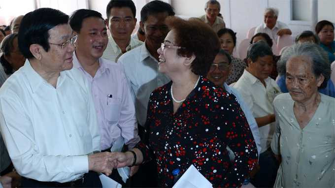 Chủ tịch nước Trương Tấn Sang tiếp xúc cử tri quận 1, TP.HCM sáng 16-5 - Ảnh: TTD