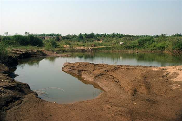 Tôi khuyên mọi người nếu không biết bơi thì không nên tới tắm những nơi như thế này bởi nó sẽ rất nguy hiểm, một người trong nhóm tắm tiên cảnh báo. 