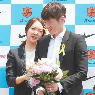 Cặp đôi công khai tình cảm từ năm ngoái nhưng theo một số nguồn tin, hai người bí mật hẹn hò từ năm 2006.