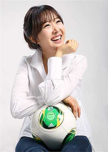 Hiện Kim Min Ji đã xin nghỉ việc ở Đài SBS để chuẩn bị cho cuộc sống mới bên cầu thủ nổi tiếng nhất Hàn Quốc những năm qua.