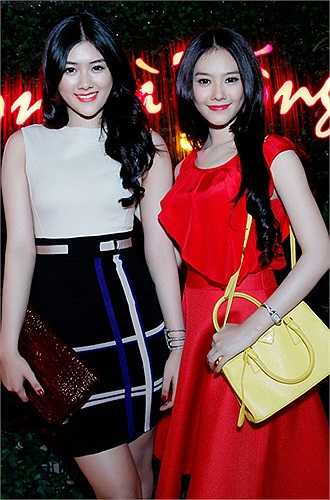 Mặc bộ đầm kiểu cách này, Linh Chi nên chọn một chiếc sắc cầm tay dáng hộp sẽ phù hợp hơn là chiếc túi Prada này