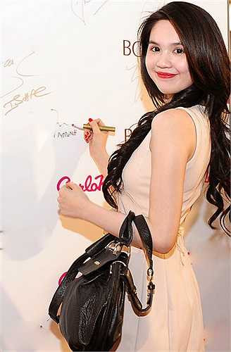 'Đúng là trước kia chúng tôi có yêu nhau, nhưng đến giờ tôi cũng không biết đó là tình cảm gì nữa. Nhưng nếu ai mà động vào Ngọc Trinh thì cũng như động vào tôi rồi đó'.