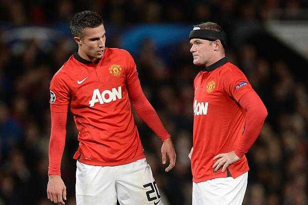 Thân Van Gaal, Van Persie lấy băng thủ quân của Rooney?