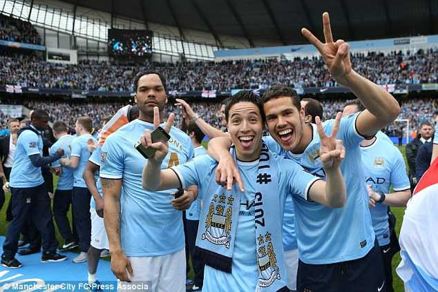 Bị UEFA phạt nặng, Man City vẫn quăng tiền tậu sao