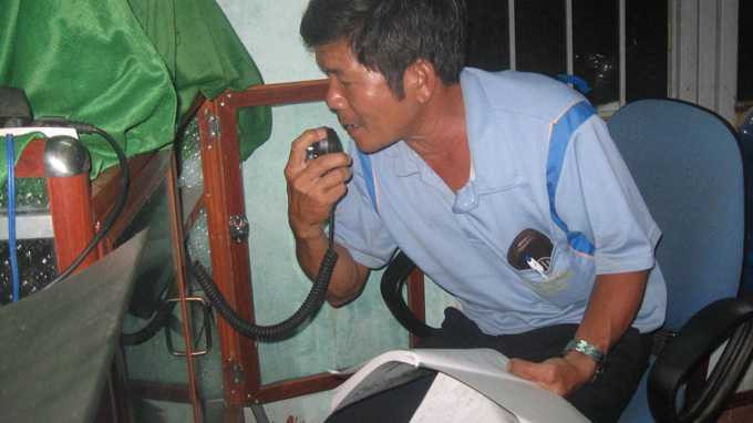 Ông Bùi Hồng Vân nắm tình hình Hoàng Sa qua tổng đài Icom sáng 17/5 