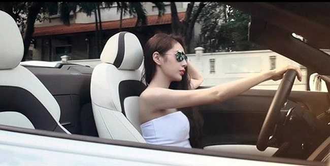 Khi thực hiện MV này, Thủy Tiên vừa mới sinh bé Bánh Gạo chưa được bao lâu.