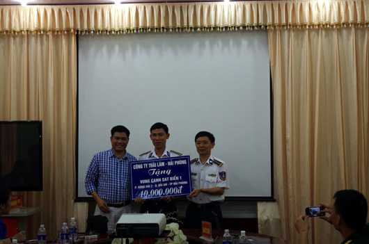 Tập thể Chỉ huy Vùng CSB 1 đón nhận tình cảm của các cơ quan, đơn vị.