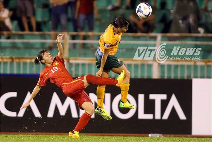 Không thể ghi bàn gỡ hòa, Việt Nam còn để thua thêm bàn nữa ở phút 89. Đó là một tình huống sút xa của Katrina Gorry.