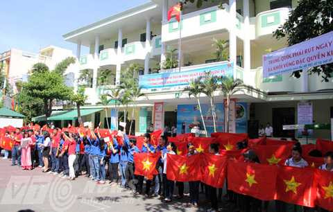 Trung Quốc, mít tinh, phàn đối, giàn khoan, trái phép, Việt Nam, chủ quyền