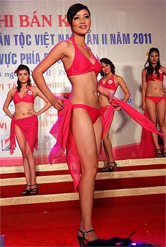 'Sau cuộc thi Hoa hậu các dân tộc 2013, chị Kim Hồng thỉnh thoảng cũng kêu tôi đồng hành với ban tổ chức trong các chương trình cho đến hết thời hạn hợp đồng vào tháng 12/2013, nhưng tôi không đồng ý tham gia'.