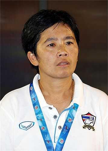 Bên cạnh đó, tân HLV trưởng Nuengrutai Srangthongkon cũng là một nhân tố bí ẩn. (Tiểu Hàn)