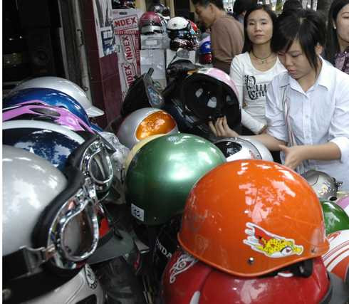 Mũ bảo hiểm rởm không đủ ba lớp sẽ bị phạt