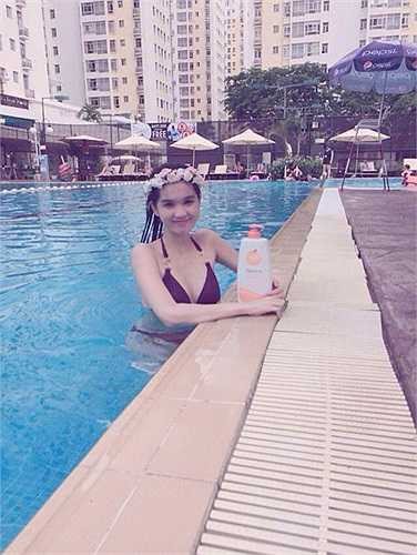 Rất biết tận dụng lợi thế của mình, Ngọc Trinh thường 'tự sướng' khi diện bikini.