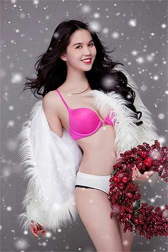 Nhưng khi chụp ảnh studio Ngọc Trinh hoàn toàn lột xác.