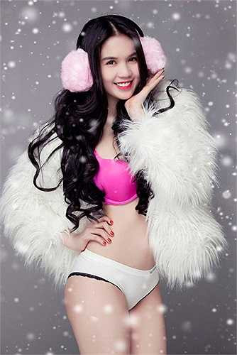 Hơn nữa, những hiệu ứng hình ảnh khiến Ngọc Trinh trở nên lung linh.