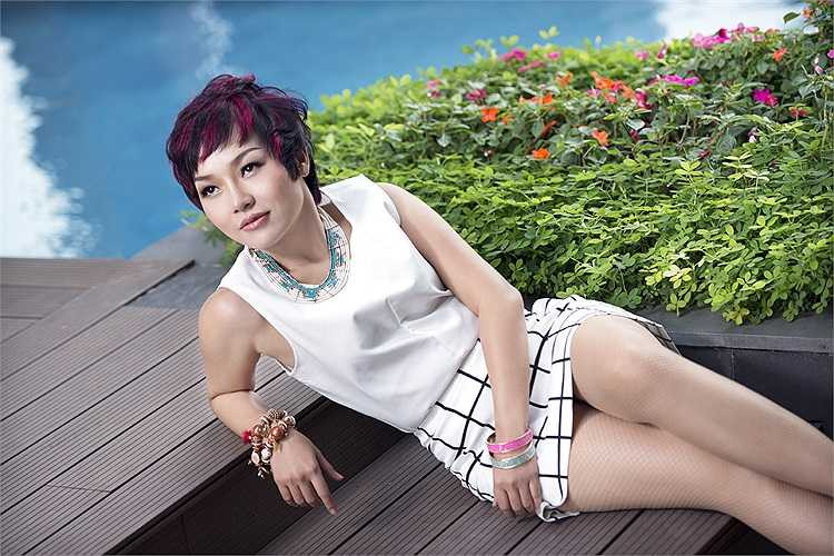 Được biết, bộ ảnh phục vụ cho MV sắp ra mắt của nữ ca sỹ vốn nổi tiếng cá tính.