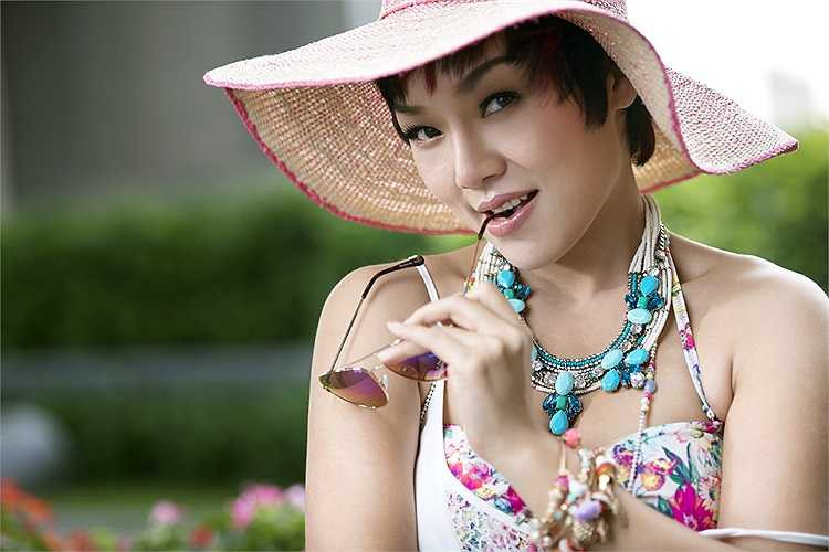 uy nhiên, nữ ca sỹ cho hay, cũng không cần vội vàng cho điều này. Người đàn ông Linh chọn, phải là người yêu những gì cô đang có, yêu thương con gái cô.