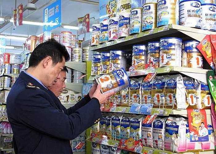 Sữa nhiễm độc từ phế liệu da: Tháng 2/2011, một bê bối sữa nhiễm độc mới ở Trung Quốc lại nổ ra. Lần này, chất protein thủy phân da - một hóa chất công nghiệp tương tự melamine được bỏ vào sữa dường như để tăng độ protein trong sữa - tăng giá trị của sữa. 