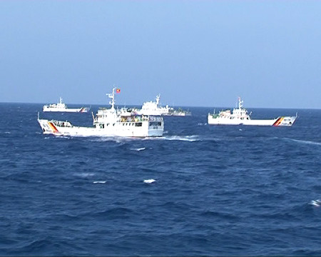 Tường thuật từ giàn khoan: Sức công phá khủng khiếp vòi rồng tàu Trung Quốc