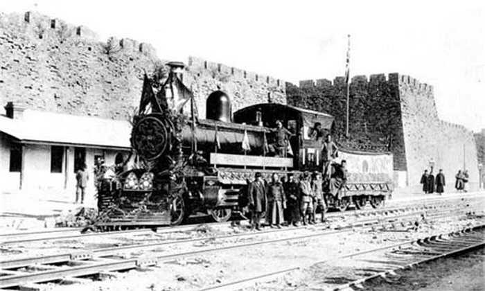 Trong số các toa, có một toa dành riêng cho Từ Hy thái hậu được chia làm hai gian lớn nhỏ