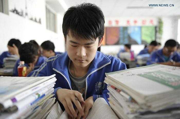 Được biết, kỳ thi đại học tại Trung Quốc sẽ diễn ra trong 3 ngày, dường như mọi hoạt động của quốc gia đều ngừng lại để tập trung hết sức cho kỳ thi.