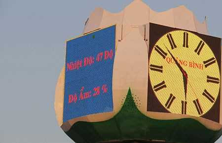 Nhiệt độ đo ngoài trời vọt lên 47 độ C, độ ẩm lao xuống 28% ở Đồng Hới, Quảng Bình. Ảnh: MQ