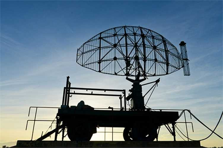 Ra đa phục vụ huấn luyện bay. 