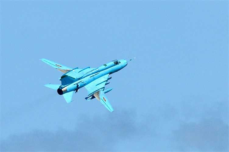 Bay lên làm chủ bầu trời. 