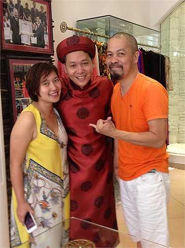 Kể từ đó, chàng luôn tháp tùng nàng trong các sự kiện.