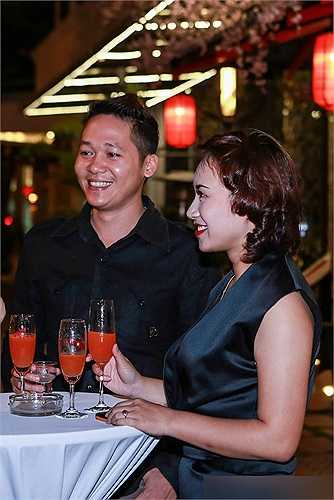 Ở bên anh, cô cảm thấy được che chở, được quan tâm mà không cần phải đòi hỏi. 