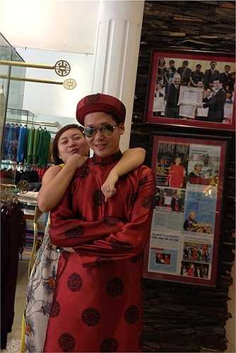 Anh cùng lúc làm rất nhiều nghề từ xây dựng, truyền thông, in ấn, bao bì đến kinh doanh bia...