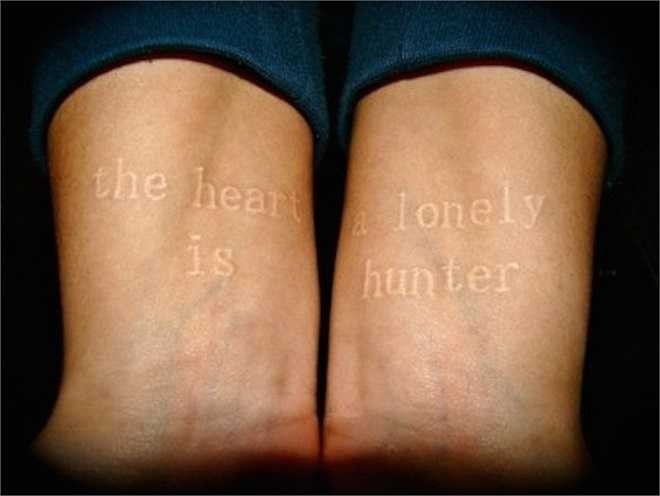 Xăm mực trắng (hay còn gọi là xăm trắng) cũng vì thế mà ra đời, đáp ứng nhu cầu làm đẹp của mọi người.