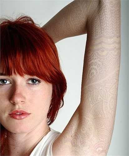 Bên cạnh vẻ bí ấn, kiểu xăm này còn giúp che giấu một số khiếm khuyết như sẹo nhỏ trên da và phù hợp với những ai thích xăm mình nhưng lại yêu thích sự nhẹ nhàng, không muốn quá nổi bật.