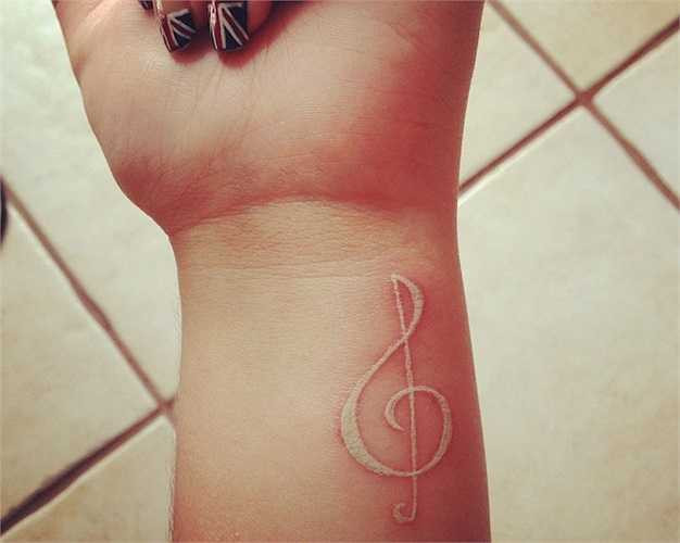 Tuy nhiên, trào lưu này lại khá kén người xăm bởi nhiều lúc trông sẽ có vẻ rất ốm yếu, xanh xao.