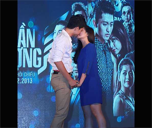 Cho dù người trong cuộc luôn trả lời mập mờ về mối quan hệ tình cảm nhưng công chúng rất ủng hộ cặp đôi Hoàng Thùy Linh – Harry Lu.