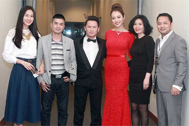 Để tránh dư luận xì xào, khi xuất hiện cùng trong một sự kiện, cả hai thường không đứng cạnh nhau.