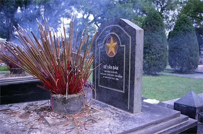 Mộ anh hùng liệt sĩ Bế Văn Đàn