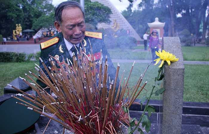 '60 năm rồi Tô Vĩnh Diện ơi, tên anh còn mãi trường tồn' - Đại tá Trương Thanh Bình nghẹn ngào.